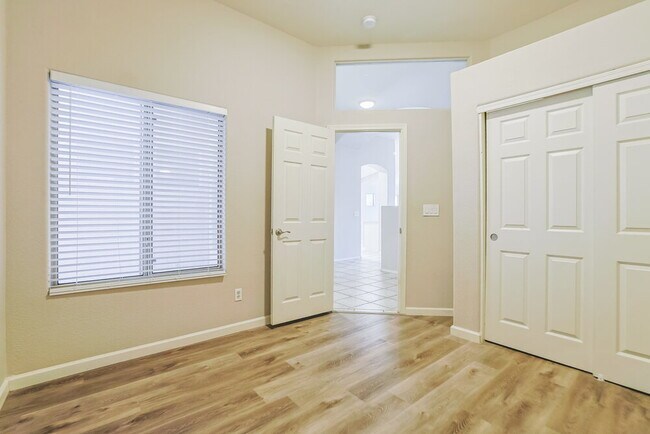 Building Photo - 1162 E Baylor Ln
