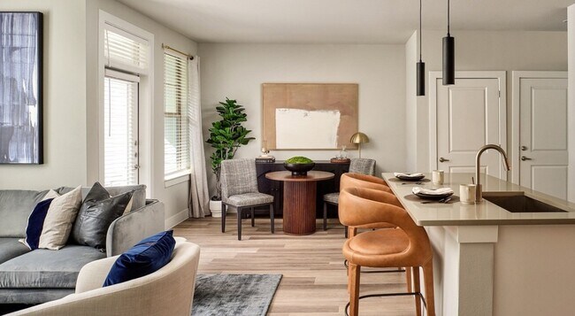 Building Photo - 16717 Westpark Dr