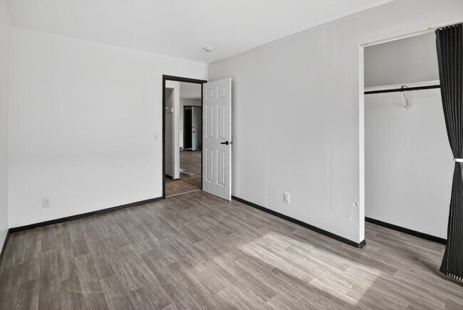 Building Photo - 3722 W Karstens Dr