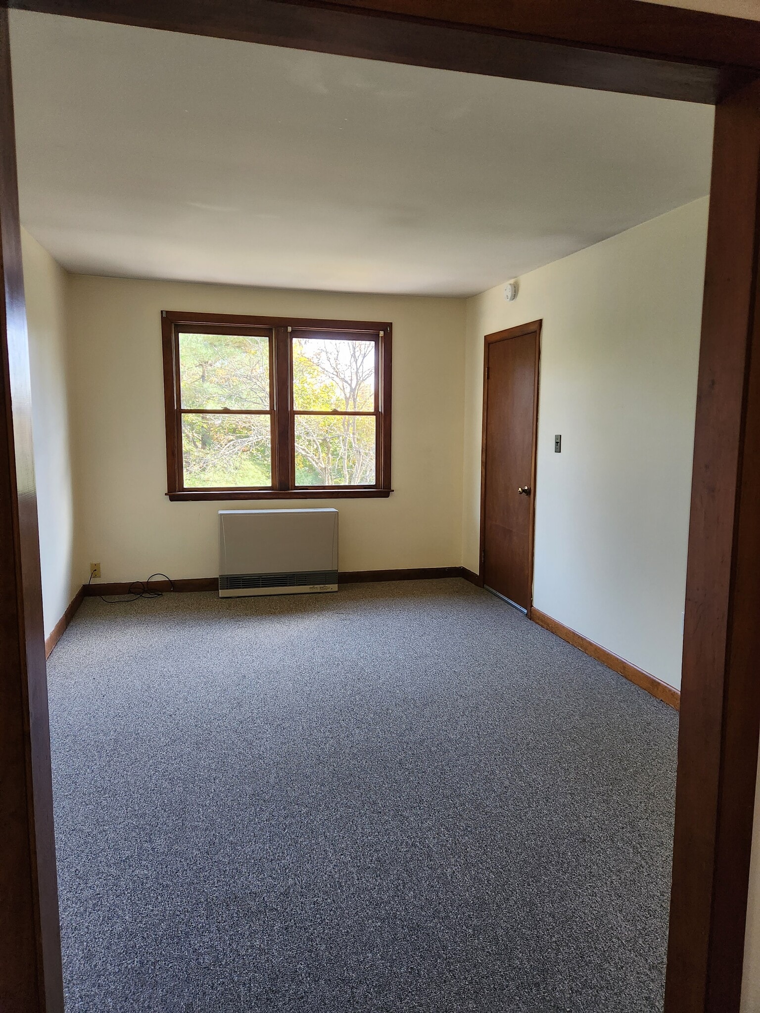 Living Rm - 269 E Main St