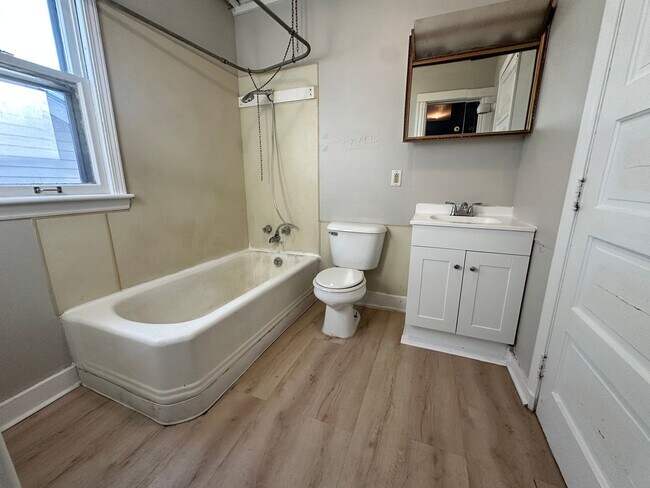 Building Photo - 98 E Van Buren St