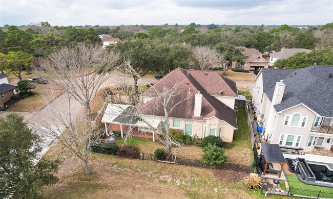 Building Photo - 7502 Holly Court Estates