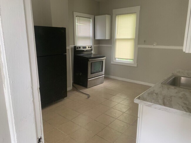 Building Photo - SECTION 8 and EDEN Accepted!! Spacious Newly Renovated 3 Br Home!