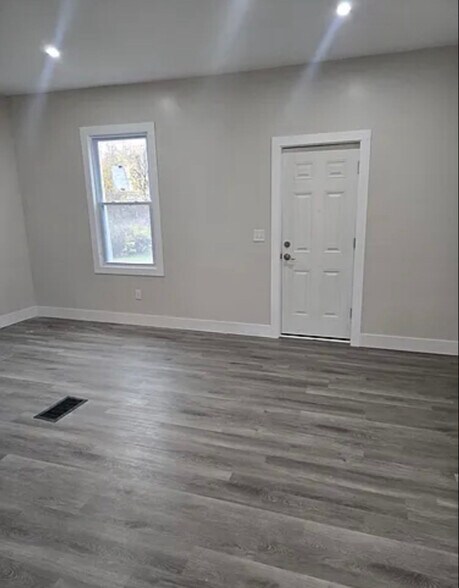 Building Photo - 159 Lincoln St