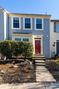 Building Photo - Great 3 BD 3.5 BA Townhome in a great location!