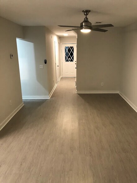Building Photo - Room in Townhome on Pine Tree Trail