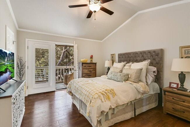 Building Photo - 2201 Lakeway Blvd