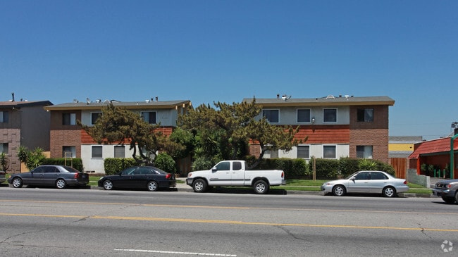 Building Photo - 8734 Woodman Ave