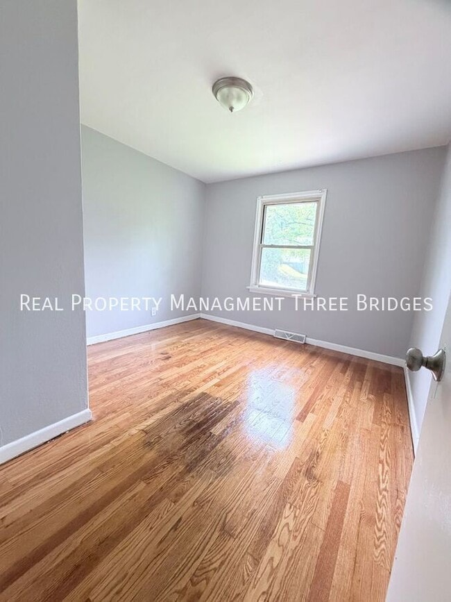 Building Photo - 536 Ames Pl