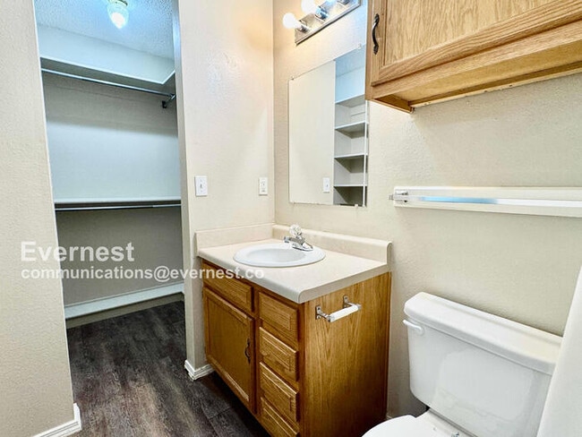 Building Photo - Lovely 3-Bedroom Home with Modern Amenitie...