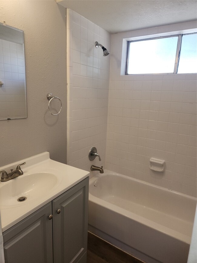 Building Photo - 20123 Beechview Ln