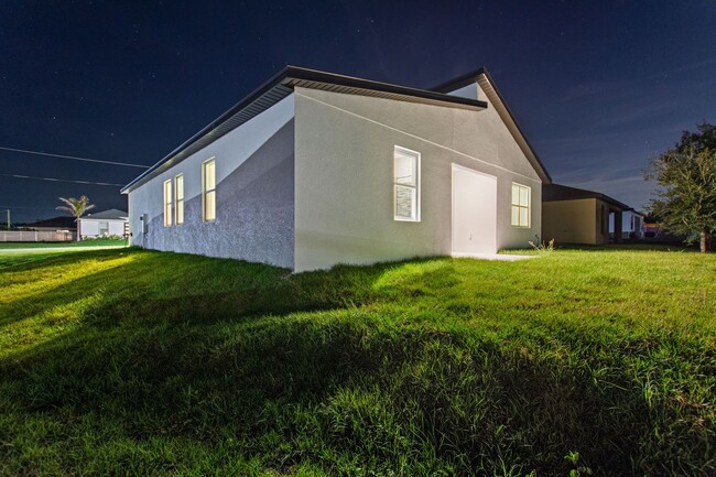 Building Photo - Deposit-Free! Modern, energy efficient hom...