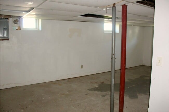 Building Photo - 204 Lewis St