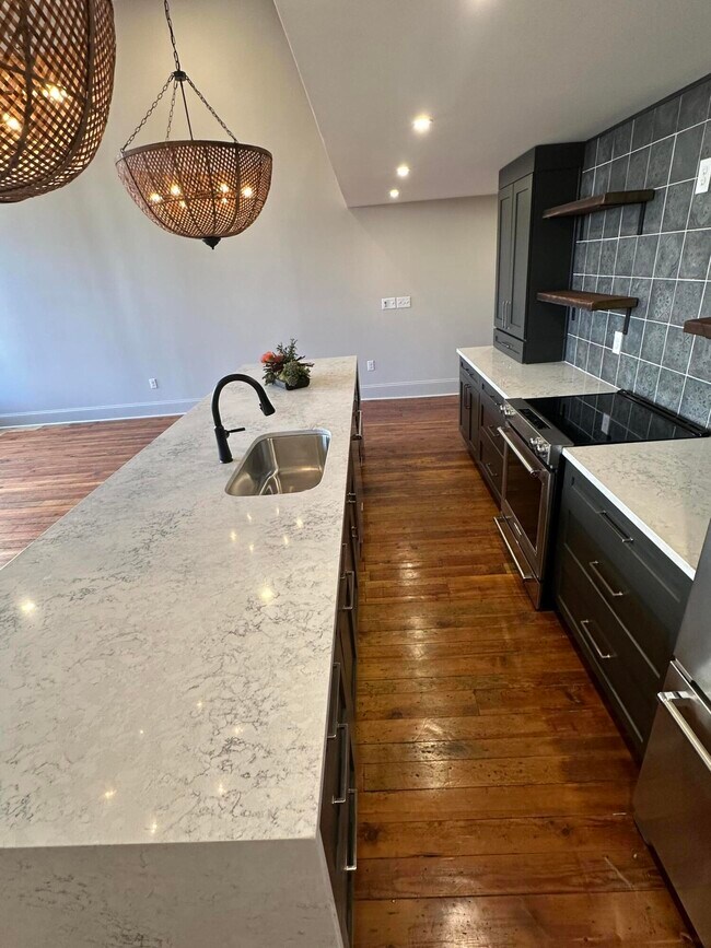 Building Photo - 307 W Main St