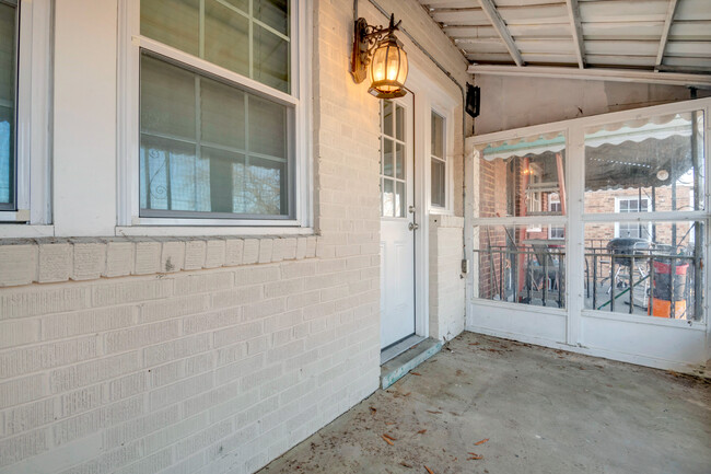 Building Photo - Charming 2 Bedroom Home in Washington DC Ã...