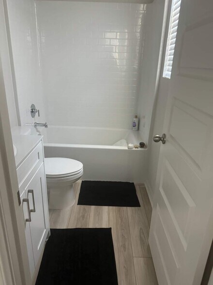 Building Photo - 211 N Vincent Ave