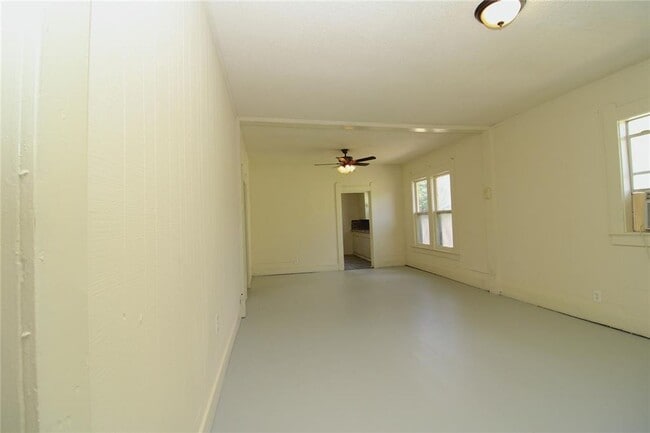 Building Photo - House For Rent 1280 Harrison St, Beaumont, TX 77701