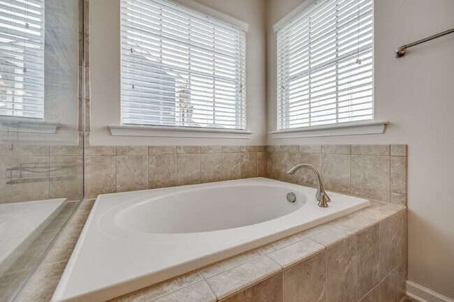 Building Photo - "Spacious 4-Bedroom Retreat with 3 Full Ba...