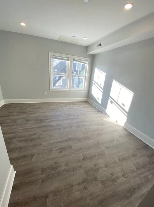 Building Photo - 120 Kenrick St