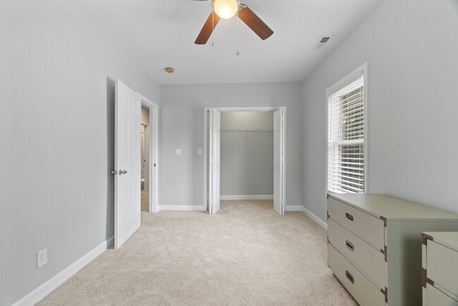 Building Photo - 846 W 41st St