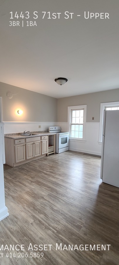 Building Photo - Cozy 3BR unit in West Allis