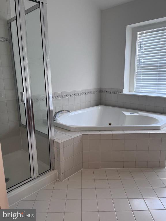 Building Photo - 326 Keswick Dr