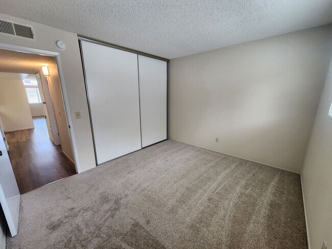 Building Photo - Adorable 2 Bed, 2 Bath Home in a 55+ Commu...