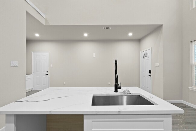 Building Photo - 11763 White Cedar St