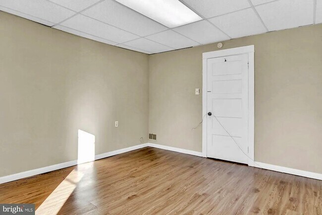 Building Photo - 3 Bedroom in South Harrisburg