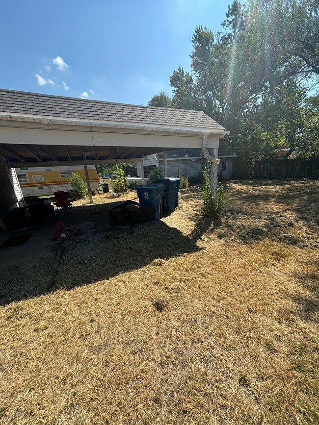 Building Photo - Nice, Clean 2BD/1BA
