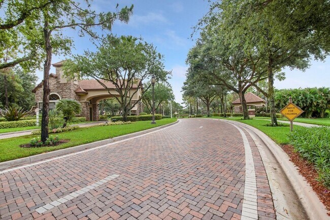 Building Photo - 8895 Chestnut Ridge Way