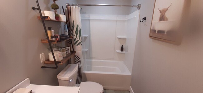 Building Photo - 136 Billy Goat Mountain Rd