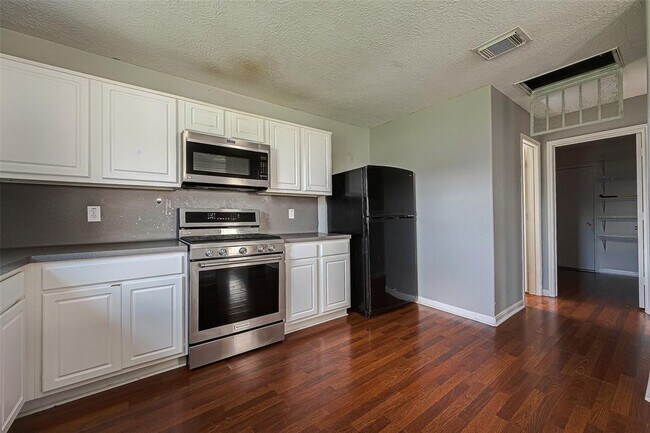 Building Photo - 18110 Shallow Leaf Ln