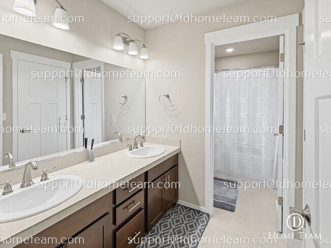Building Photo - "Spacious 4-Bedroom Auburn Retreat with Scenic Views, Gleaming Hardwood Floors, and 3.5 Baths!"