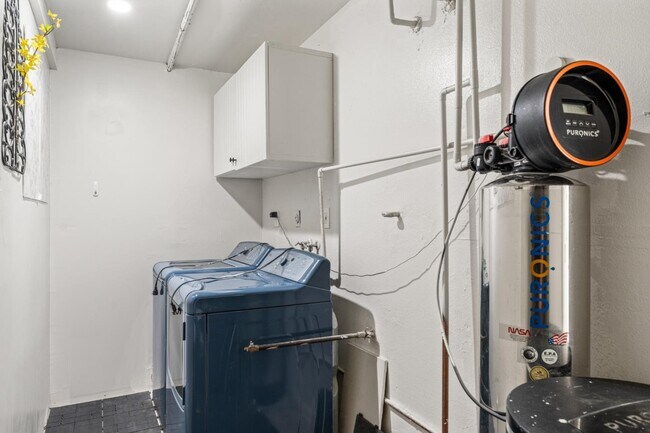 Building Photo - 24363 Comfort Ct