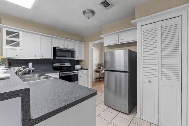 Building Photo - 719 Shenandoah Dr