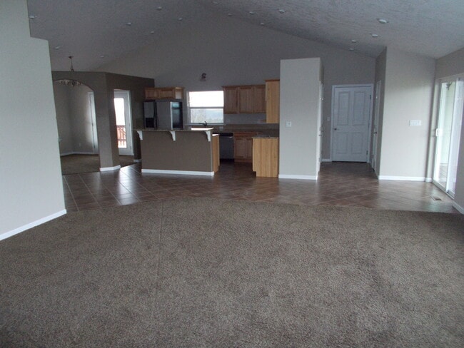 Building Photo - R91G/$1895.00 RENTED