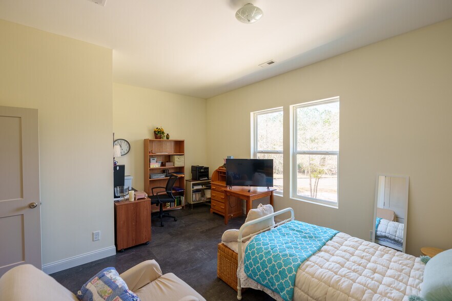 Building Photo - 60 Madison Dr