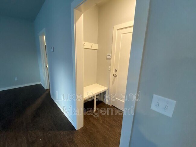 Building Photo - 17604 Sunny Hollow Rd