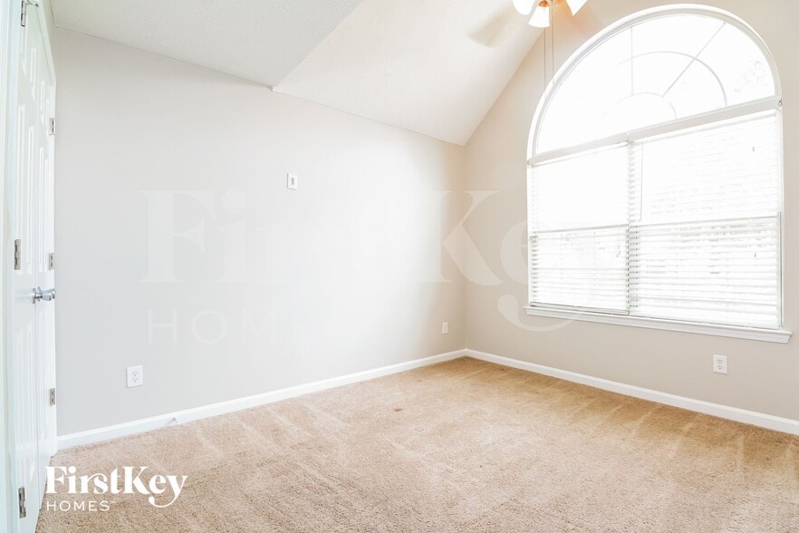 Building Photo - 592 Howell Dr