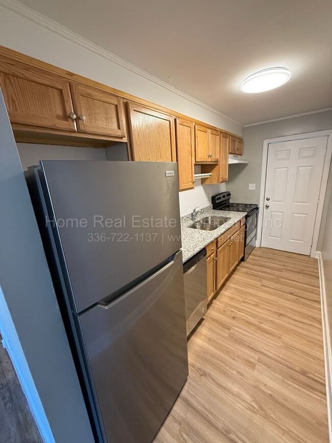 Building Photo - 422 Gregory St SW