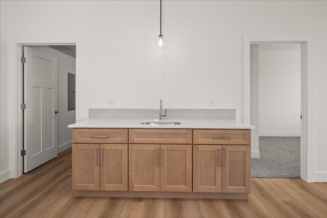 Building Photo - $3,375 - 4 Bed / 3 Bath Stunning Brand New...