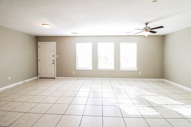 Building Photo - 4935 N Cancun Dr