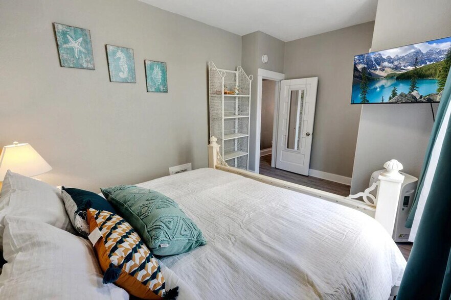 Building Photo - 1400 N Humboldt St