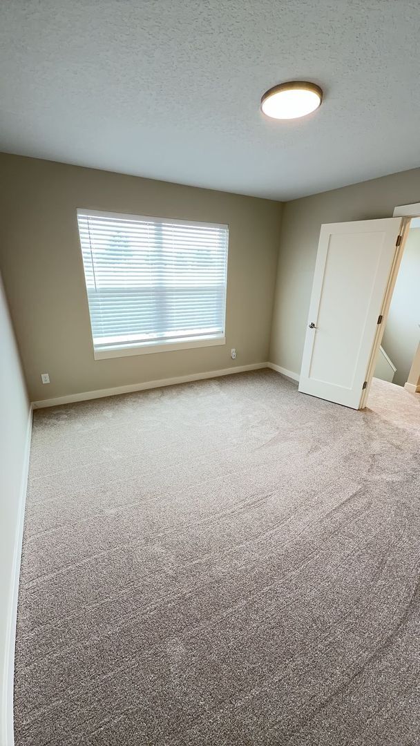 Building Photo - Chernishoff Seven Oak Luxury Duplex