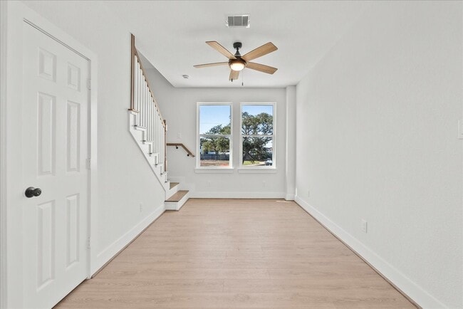 Building Photo - 1910 Bayou Shore Dr