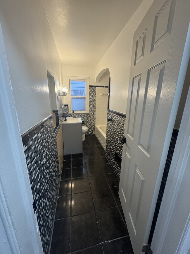 Building Photo - Ready for Move-In: Spacious 3-Bed Home