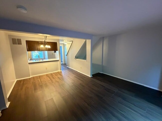 Building Photo - Beautiful Townhouse for Rent