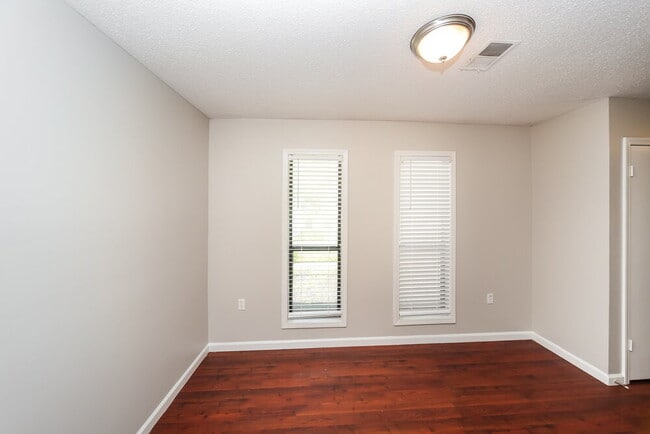 Building Photo - 2604 Lynnfield Rd