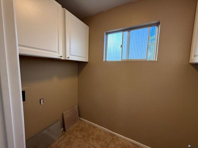 Building Photo - 2490 W Yowell Ct